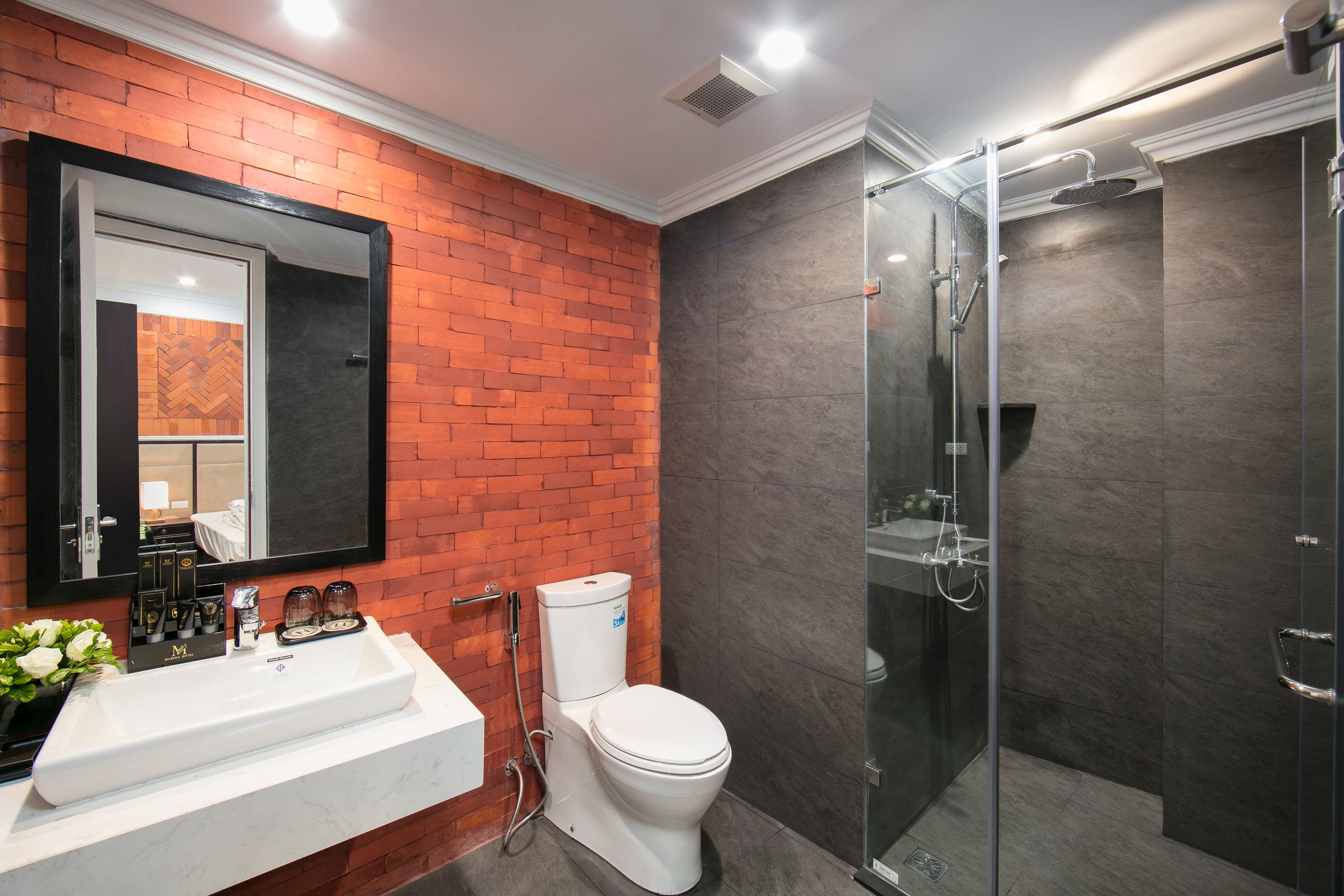 Photo - Marina Hotel