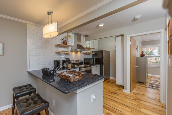 Fridge, microwave, oven, stovetop - 1BR Fully Outfitted Apt with Central Location (Winston-Salem)