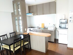 Fridge, microwave, stovetop, electric kettle