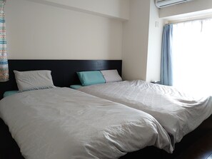 1 quarto, escrivaninha, ferros/tábuas de passar roupa, Wi-Fi de cortesia