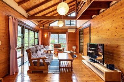 Okinawa Izumi / Secret Beautiful Cabin