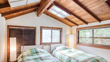 3 habitaciones, escritorio, tabla de planchar con plancha y wifi gratis