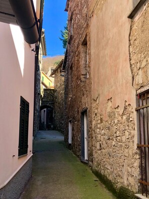 Exterior - the house of mirella to state (Statale)