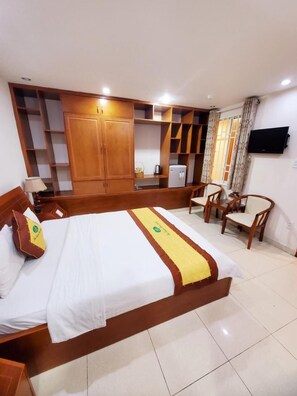 Minibar, desk, soundproofing, free WiFi