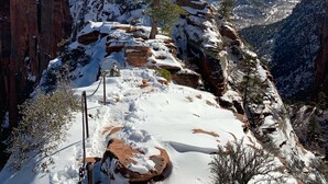 A snow-covered mountain landscape with a clear sky. - Apartment #1 GREAT LOCATION Zion National Park entrance as close as you can get! (Springdale)
