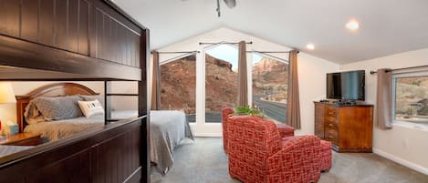 Travel crib, WiFi, bed sheets