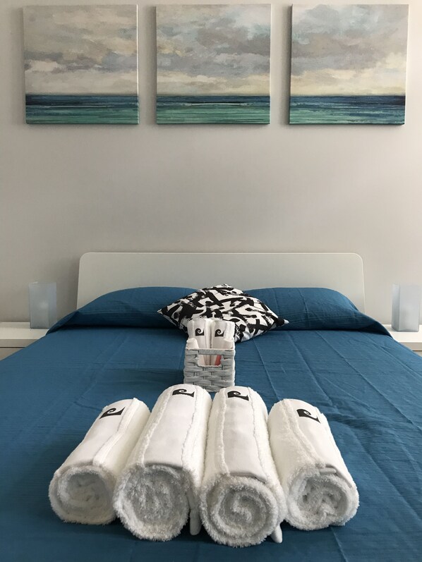 Double Room, Private Bathroom | Room amenity - H.ö.H (Porto)