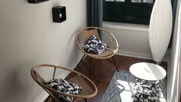 Superior Double Room, Shared Bathroom | Living area