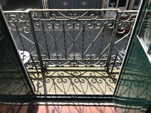 Superior Twin Room, Shared Bathroom | Terrace/patio - H.ö.H (Porto)