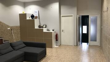 Coin salon dans le hall