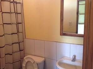 Executive Double Room, 1 Queen Bed, Garden View | Bathroom | Shower, towels