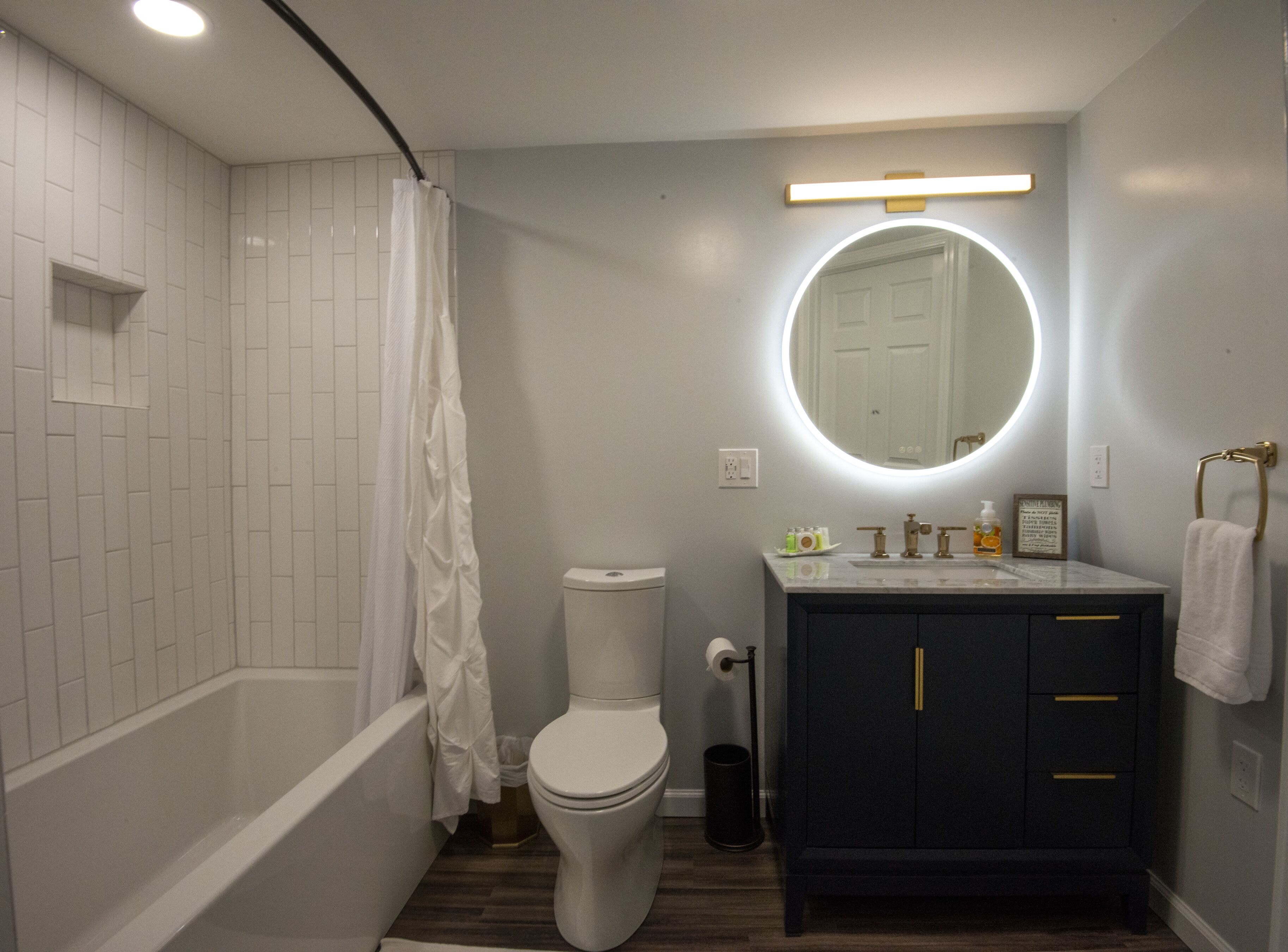 Apartment, Private Bathroom, Lake View (Lower Unit) | Bathroom