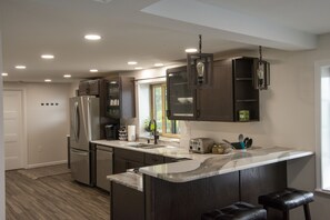 Apartment, Private Bathroom, Lake View (Lower Unit) | Interior