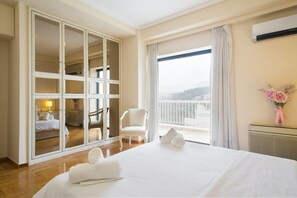 Tabla de planchar con plancha, wifi gratis y ropa de cama 