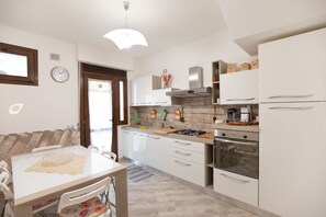 Kühlschrank, Ofen, Herdplatte, Geschirrspüler