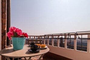Outdoor dining - PADOVA TOWER 13TH FLOOR CITY VIEW SCIROCCO TERRACE (Padova)