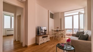 Living area - PADOVA TOWER 13TH FLOOR CITY VIEW SCIROCCO TERRACE (Padova)