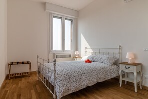 2 bedrooms - PADOVA TOWER 13TH FLOOR CITY VIEW SCIROCCO TERRACE (Padova)