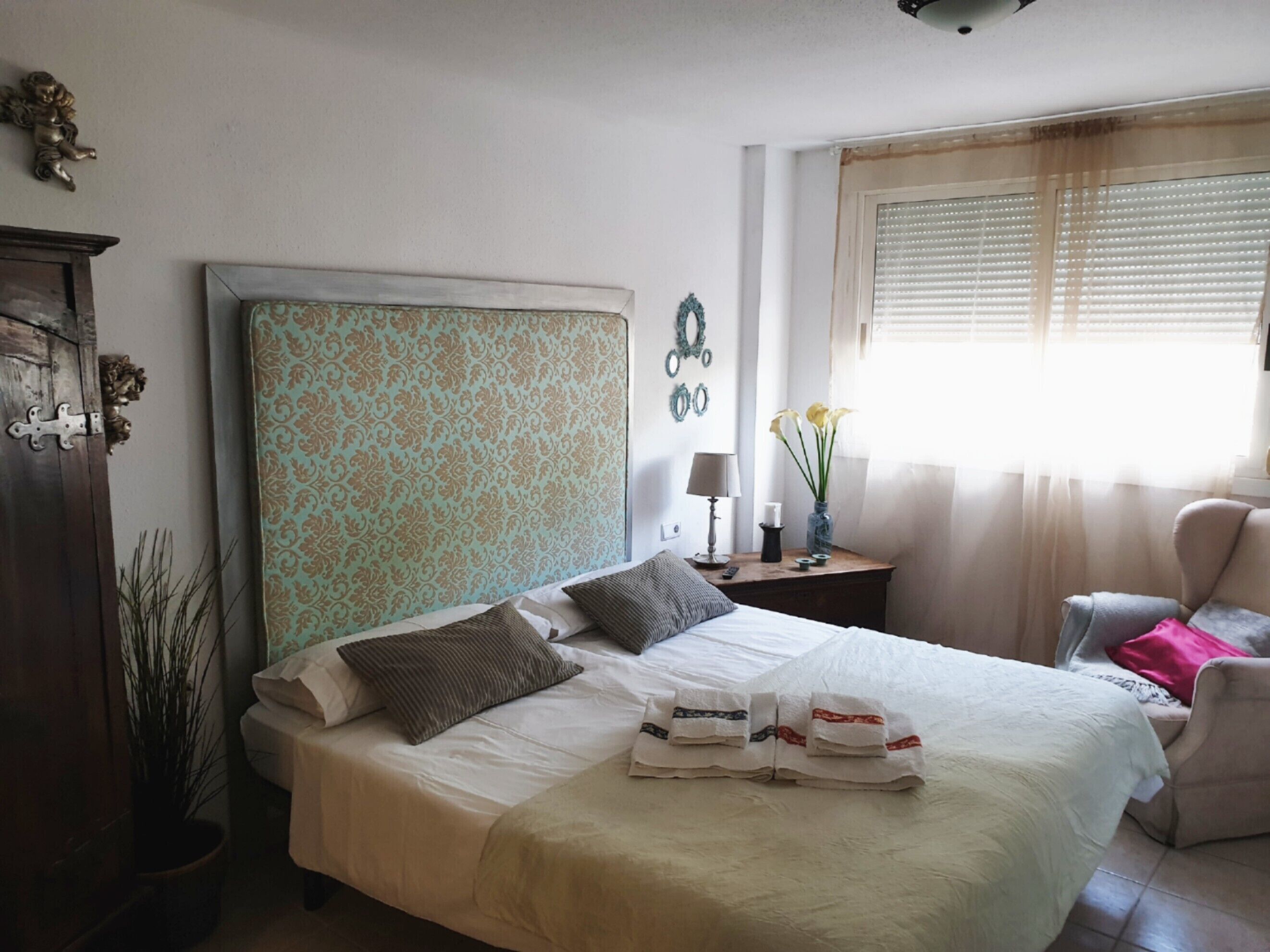 3 soverom, strykejern/-brett, internettilgang og sengetøy