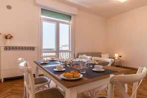 Dining - PADOVA TOWER 13TH FLOOR CITY VIEW BORA (Padova)