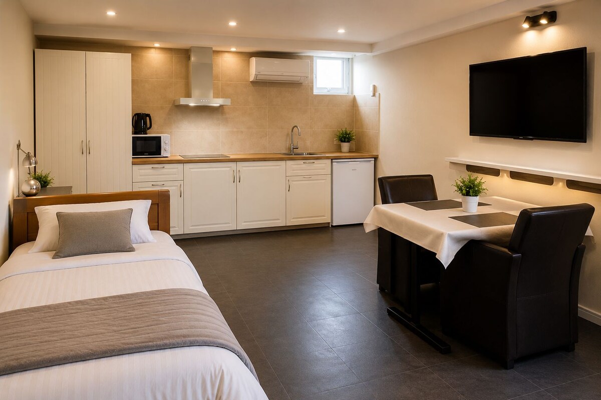 Comfort Room, 2 Twin Beds (Blue) | In-room safe, WiFi (free), bed sheets