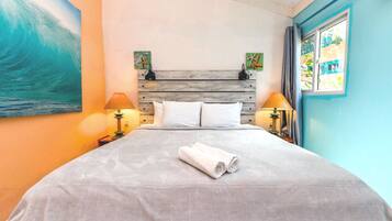 2 makuuhuonetta, työpöytä, silitysrauta/-lauta, ilmainen Wi-Fi