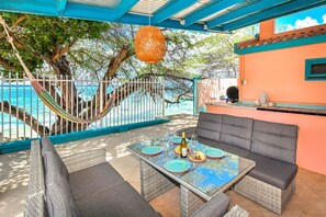 Outdoor dining - Beachfront Two-Bedroom Villa (Savaneta)