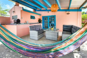 Terrace/patio - Beachfront Two-Bedroom Villa (Savaneta)