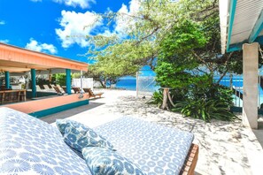 Terrace/patio - Beachfront Two-Bedroom Villa (Savaneta)