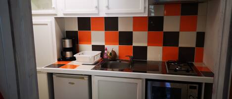 Microwave, coffee/tea maker, cookware/dishes/utensils