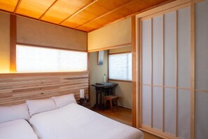 2 habitaciones, escritorio, tabla de planchar con plancha y wifi gratis 
