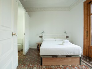 4 slaapkamers, een strijkplank/strijkijzer, internet, beddengoed