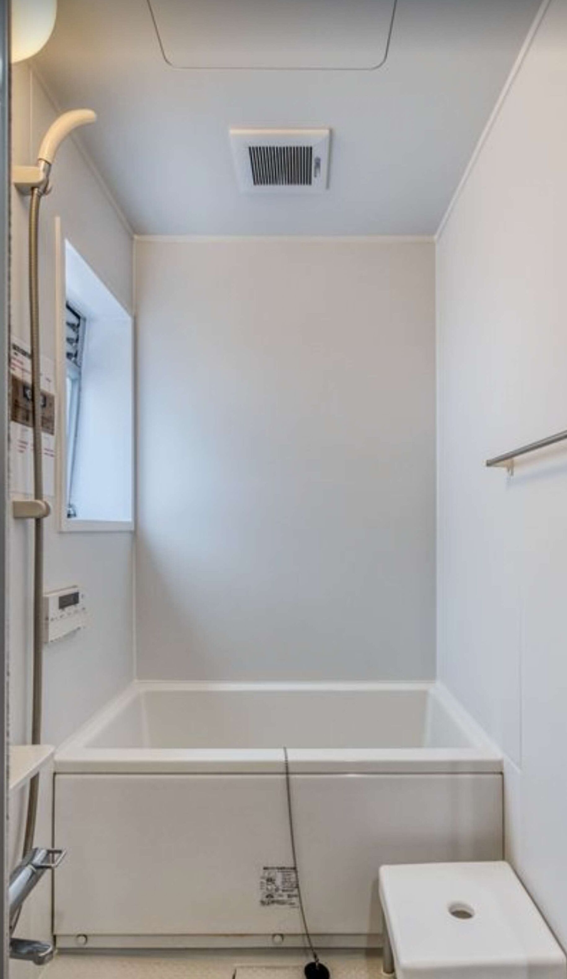 Badewanne, Haartrockner, Handtücher, Seife