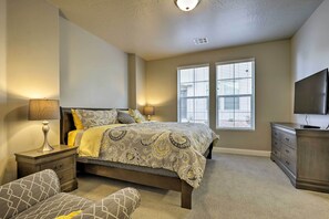 3 chambres, fer et planche à repasser, lit de bébé portatif