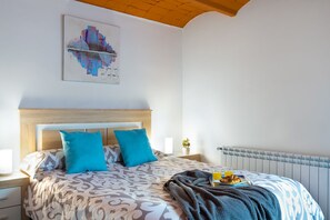 2 chambres, fer et planche à repasser, Wi-Fi, draps fournis