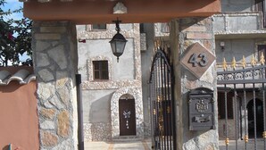 A stone building with a gated entrance, numbered 43, and a decorative metal gate. - Apartment/ flat - SICULIANA House with garden (SICULIANA)