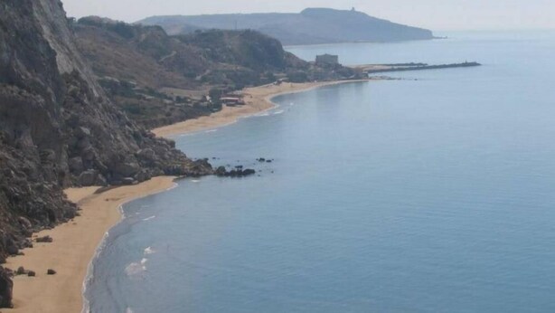 A coastal landscape with a sandy beach, rocky cliffs, and calm sea. - Apartment/ flat - SICULIANA House with garden (SICULIANA)