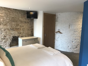 2 chambres, fer et planche à repasser, Wi-Fi, draps fournis