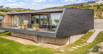 Nice home in Ebeltoft with kitchen