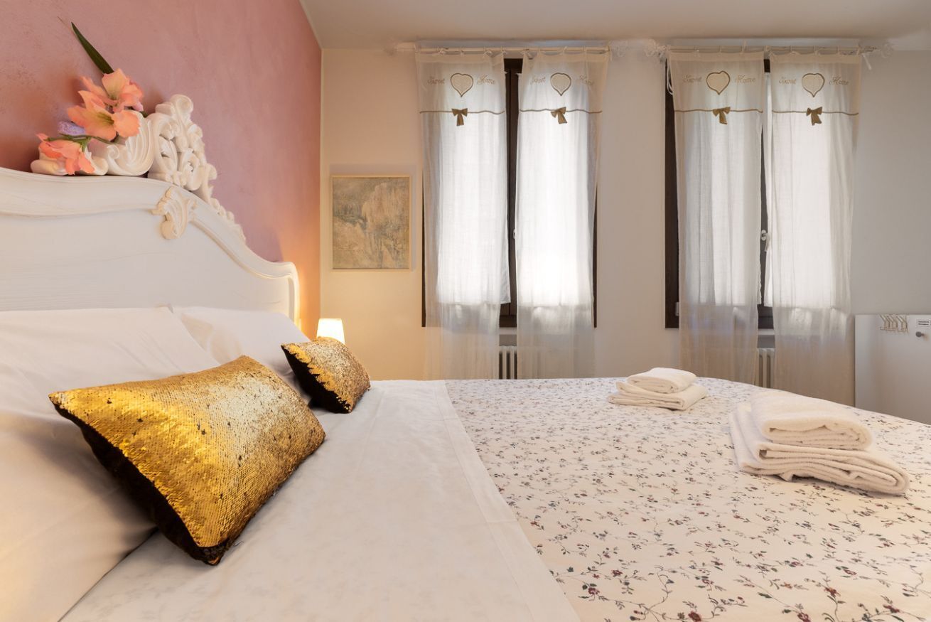 3 bedrooms, in-room safe, iron/ironing board, WiFi