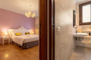 淋浴设施、吹风机、坐浴桶、毛巾