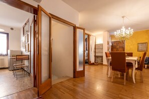 Dining - HOUSE OF ARTIST - SUPER FOR FAMILIES !! (Venezia)