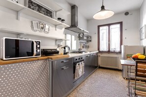 Fridge, microwave, oven, stovetop - HOUSE OF ARTIST - SUPER FOR FAMILIES !! (Venezia)