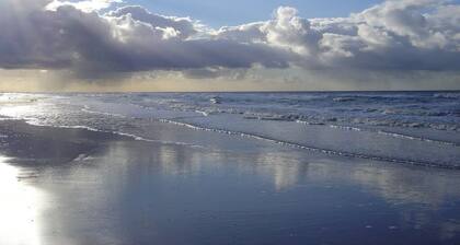 Schönes Ferienhaus mit Garten mit 3 Schlafzimmern für 6 Personen in Strandnähe.