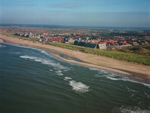På stranden