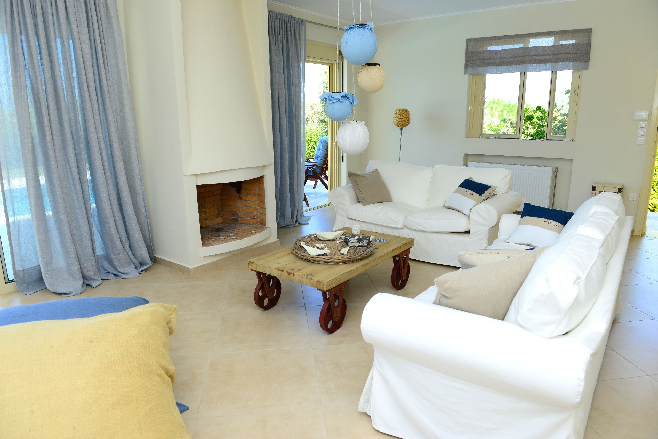 Villa, 5 slaapkamers, privézwembad, uitzicht op zee | Woonruimte | Een flatscreentelevisie