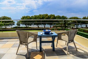 Vila, 5 quartos, piscina particular, vista para o mar | Vista da sacada