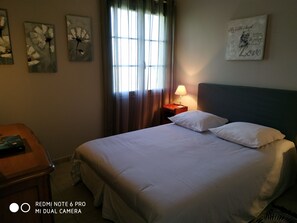 2 slaapkamers, een strijkplank/strijkijzer, gratis wifi, beddengoed