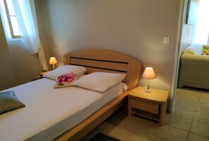 2 chambres, fer et planche à repasser, Wi-Fi gratuit, draps fournis