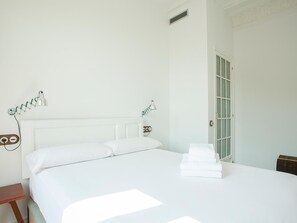 2 bedrooms, iron/ironing board, Internet, bed sheets - Casa A yok Casa + Cultura (Barcelona)